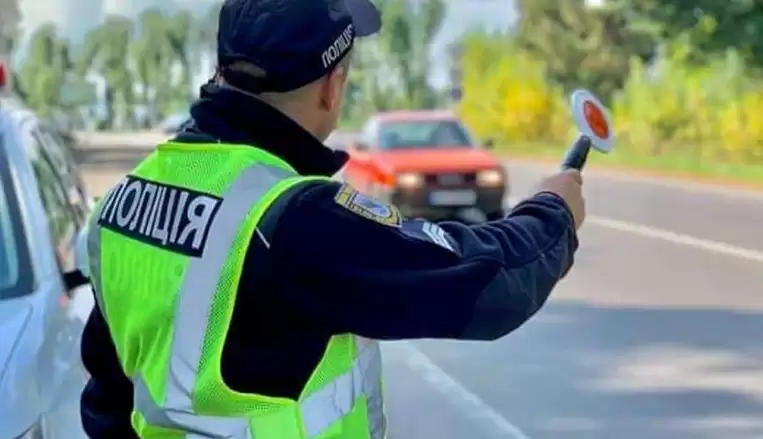 Позбавлення водійських прав або арешт за відсутність трьох речей в автомобілі: про що йдеться